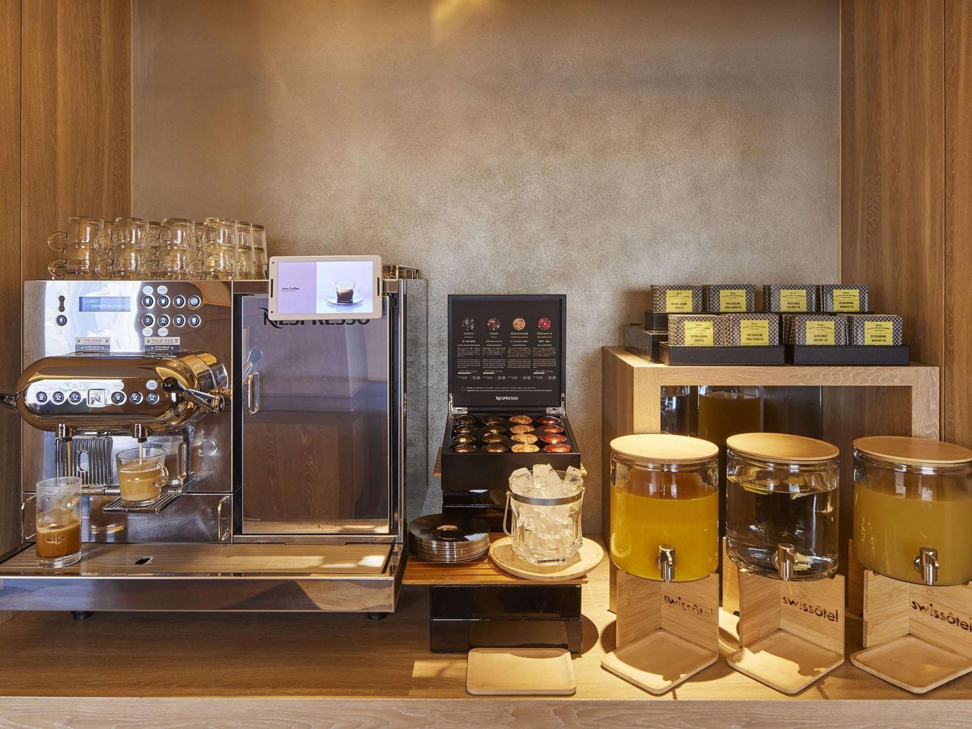 Swissotel Nankai Осака Экстерьер фото A coffee machine