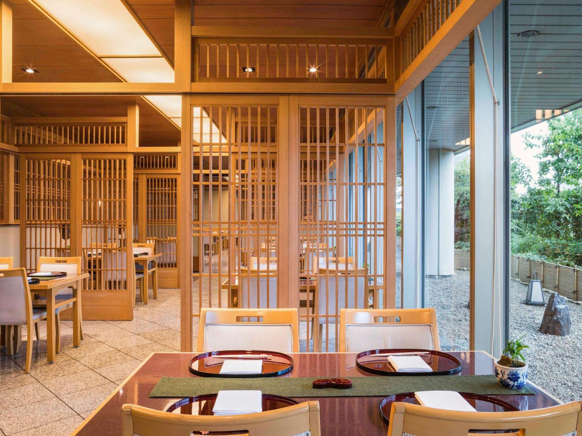 Swissotel Nankai Осака Экстерьер фото Interior of a restaurant in Kyoto