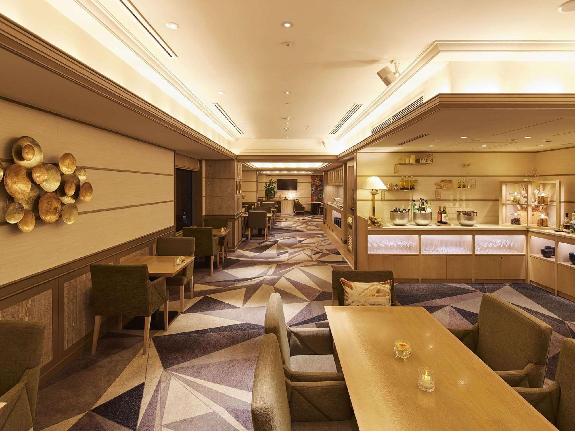 Swissotel Nankai Осака Экстерьер фото The interior of the lounge