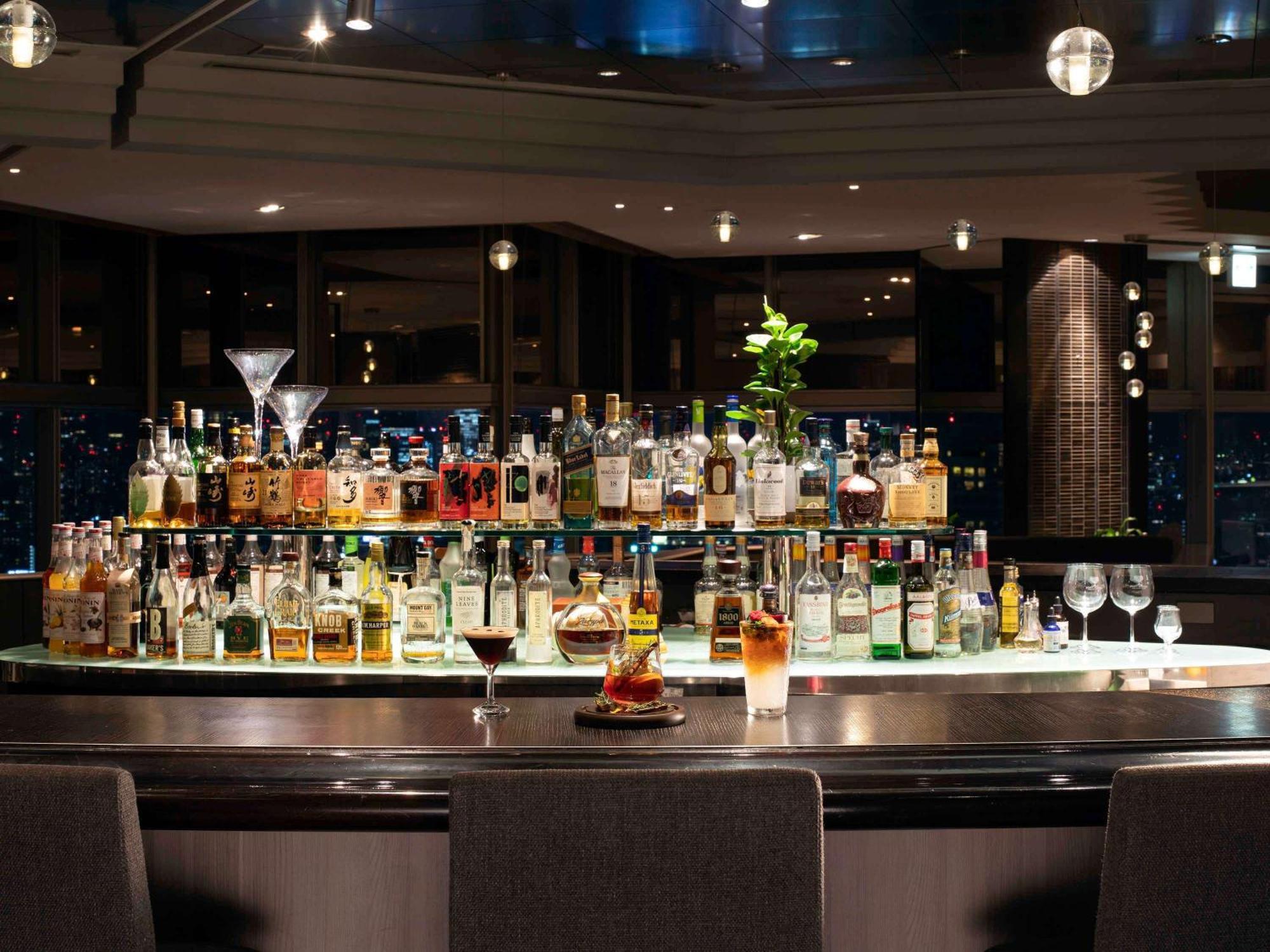 Swissotel Nankai Осака Экстерьер фото The bar at the 360° Lounge