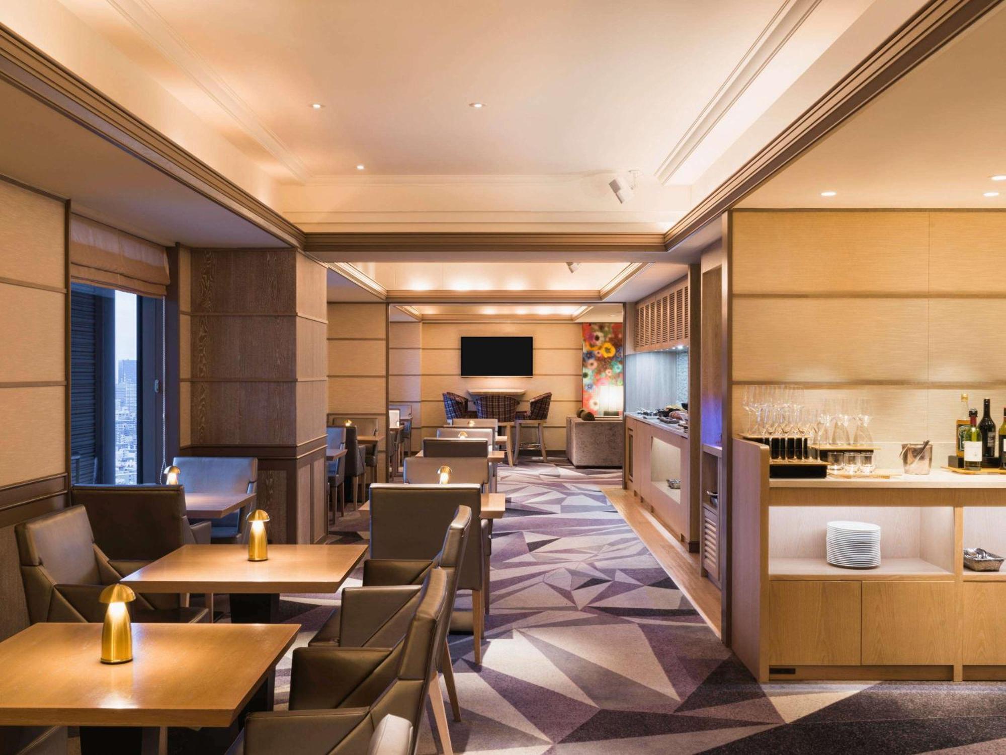 Swissotel Nankai Осака Экстерьер фото Club Lounge at the hotel